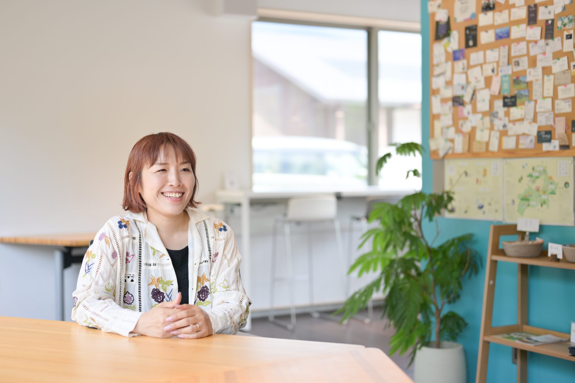 MYOKO BASE CAMPで撮影したthinc Journal取材時の滝本理恵さん